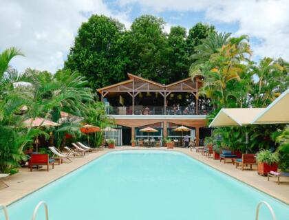 Relais-des-Plateaux-pool2